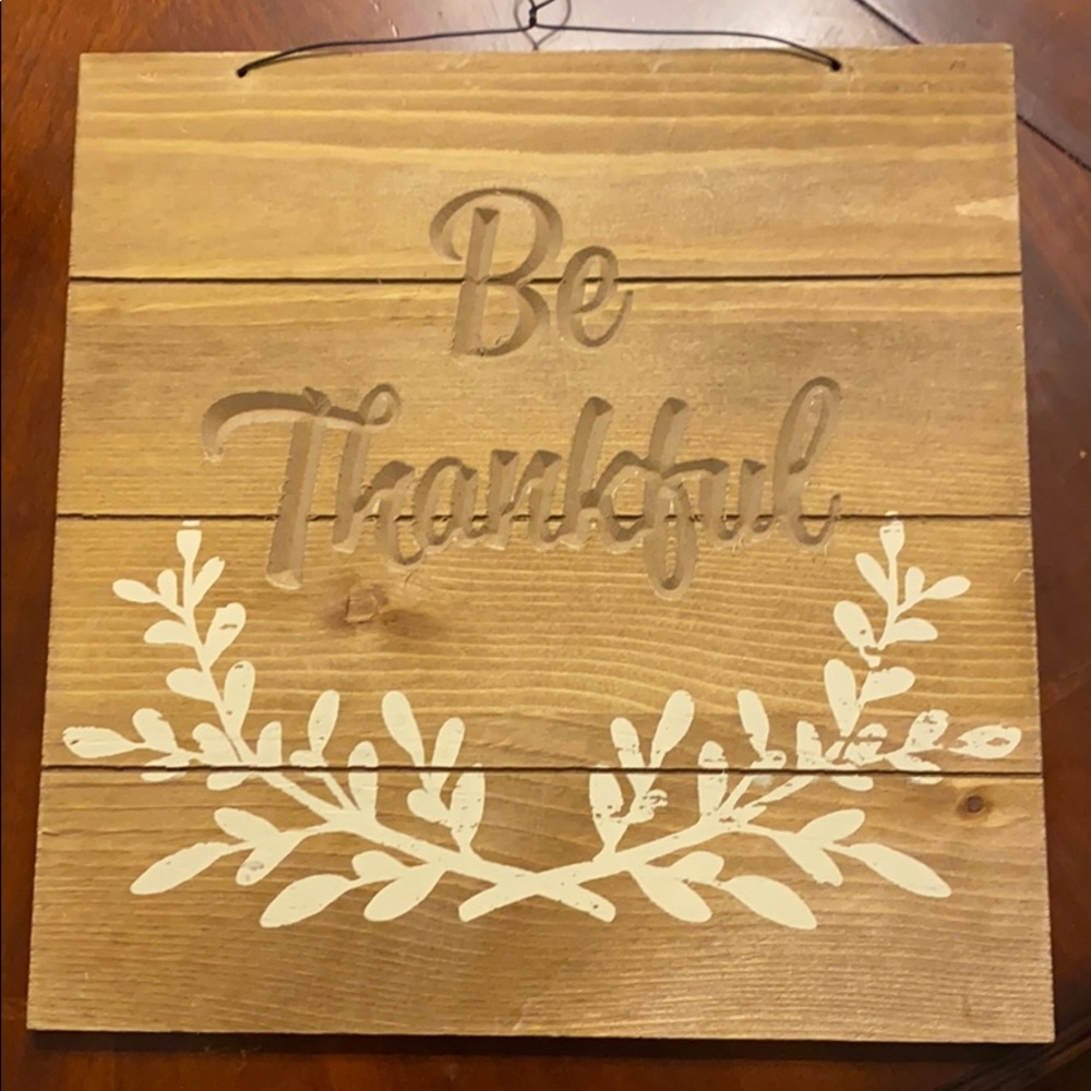 Home Decor - Be Thankful faux wood sign.